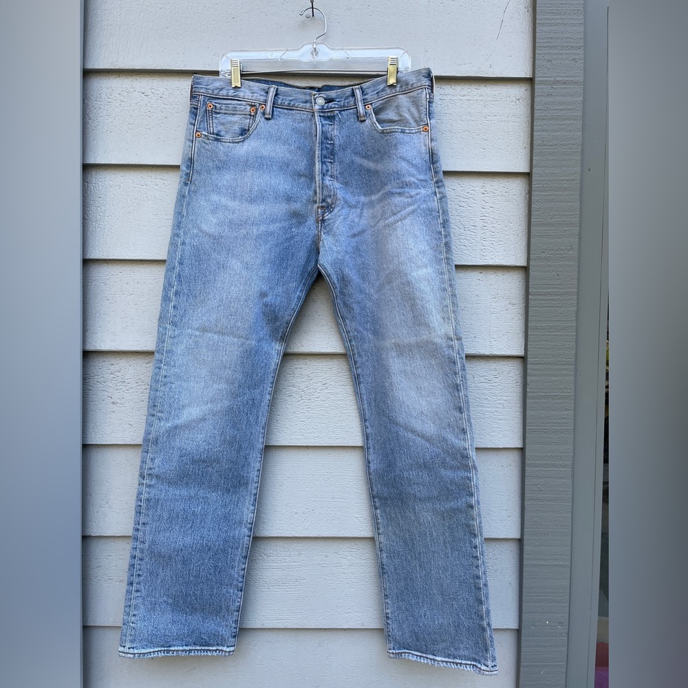 Levi Button 501 Jeans, Men’s Size 34 Waist/32 Length, Faded Denim